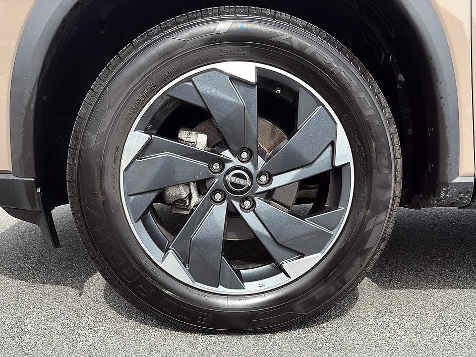 Certified 2025 Nissan Rogue SV AWD/4WD image 9