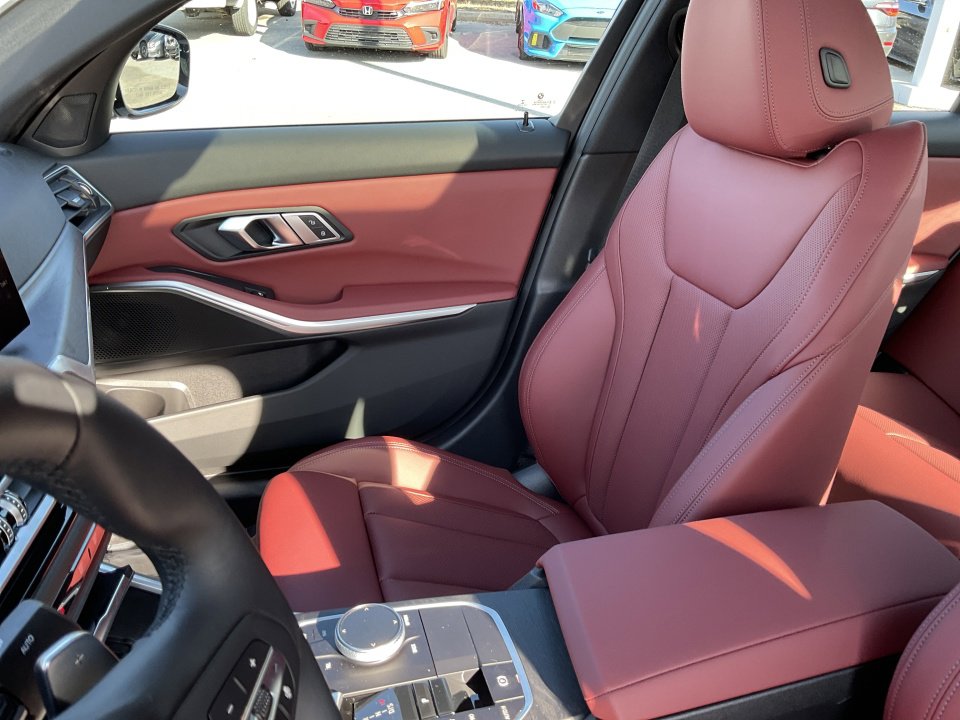 Used 2023 BMW 330i xDrive Sedan w/ Premium Package image 28