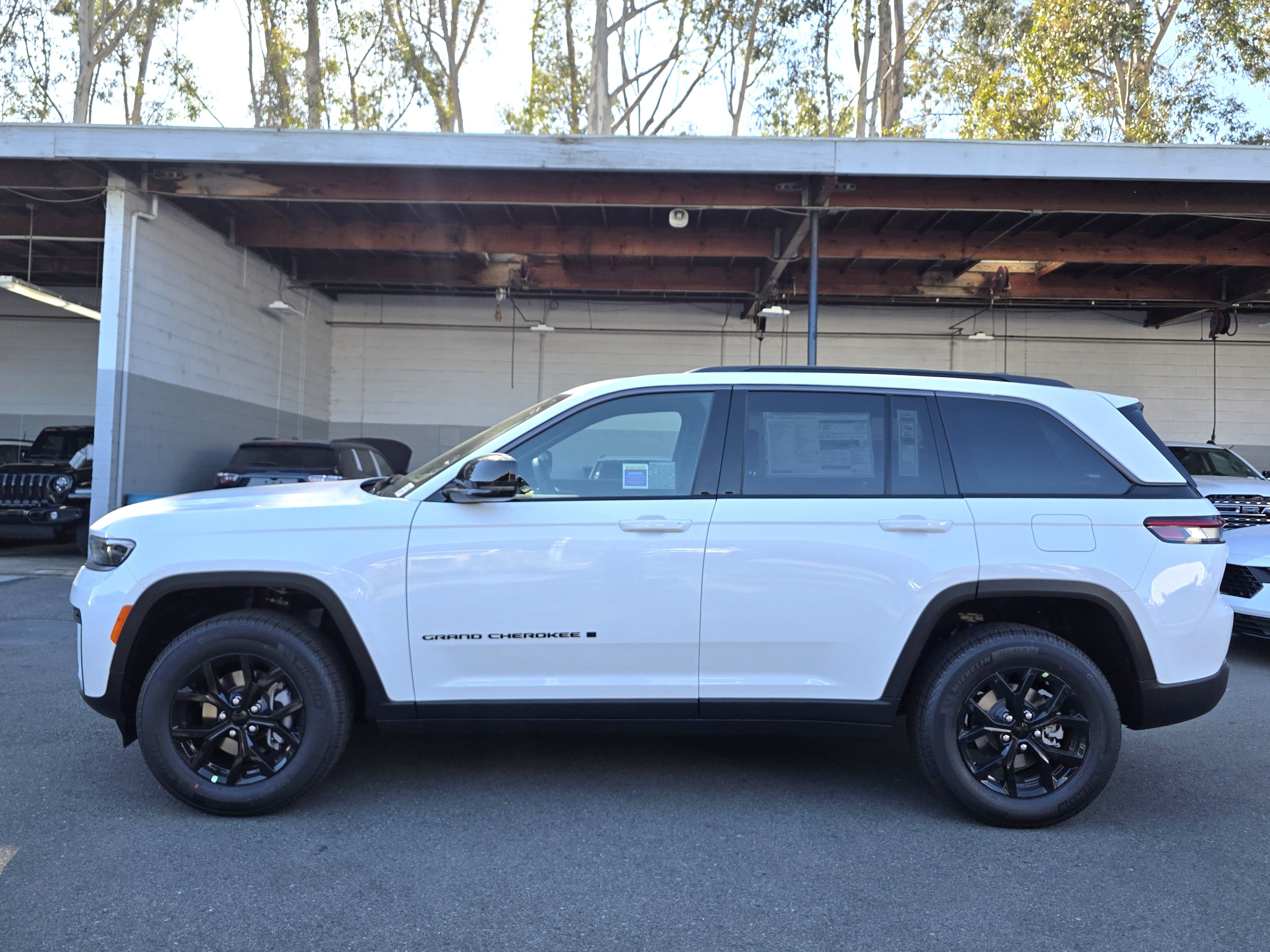 New 2026 Jeep Grand Cherokee Altitude RWD image 2