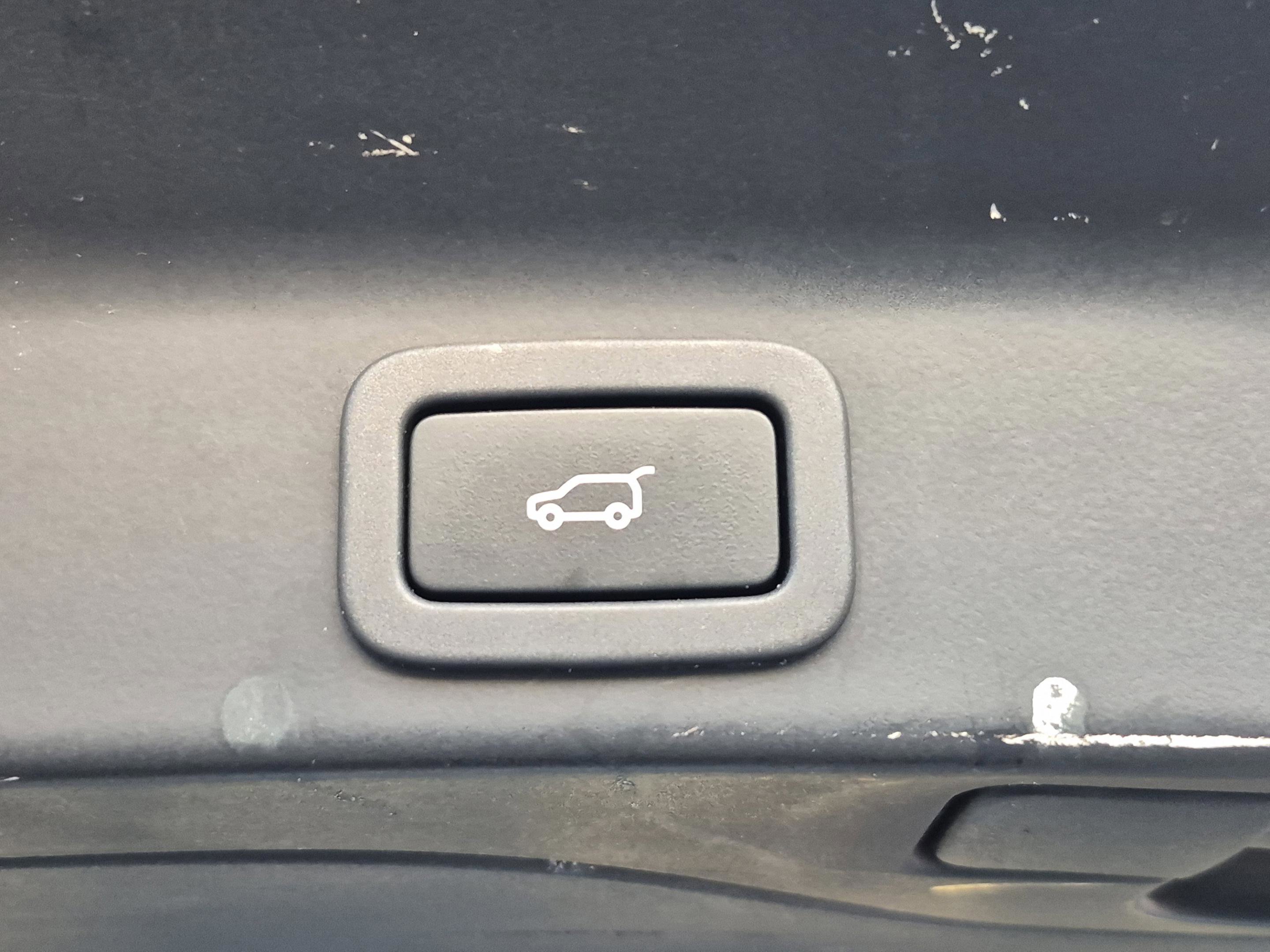 Used 2018 Jaguar F-PACE Premium AWD/4WD image 10