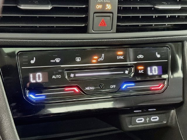 Used 2025 Volkswagen Jetta SE FWD image 18