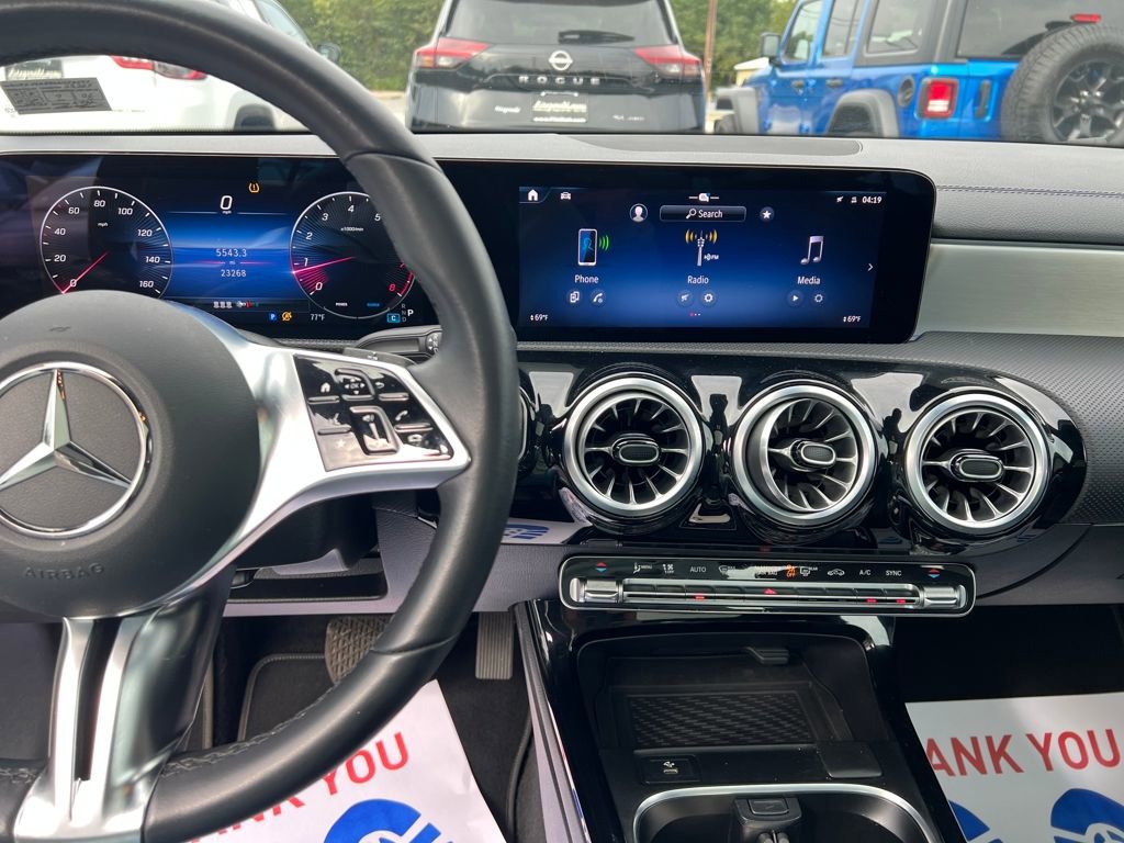 Used 2025 Mercedes-Benz CLA 250 4MATIC image 23