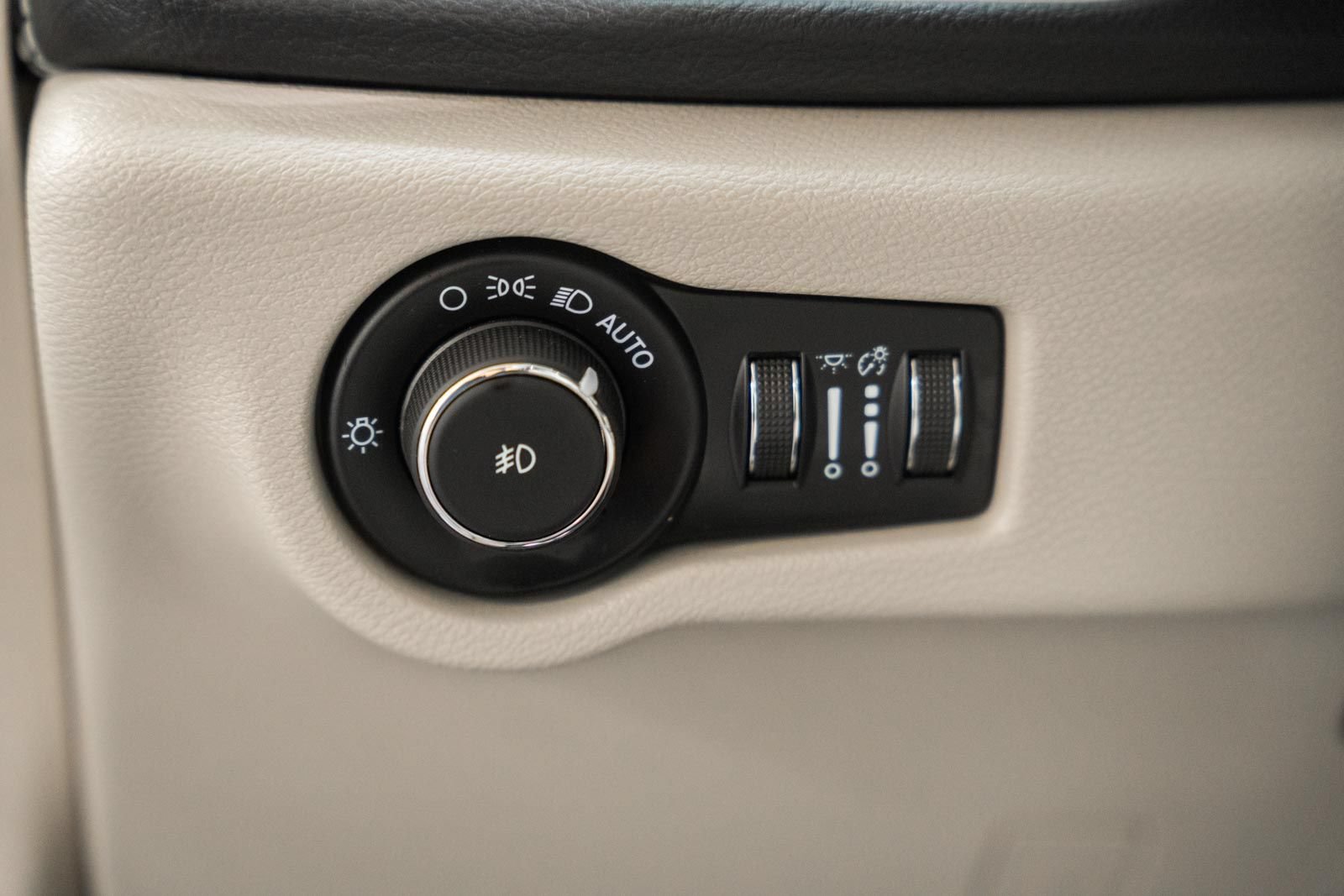 Used 2021 Chrysler Pacifica Touring-L w/ Uconnect Theater Family Group FWD image 50