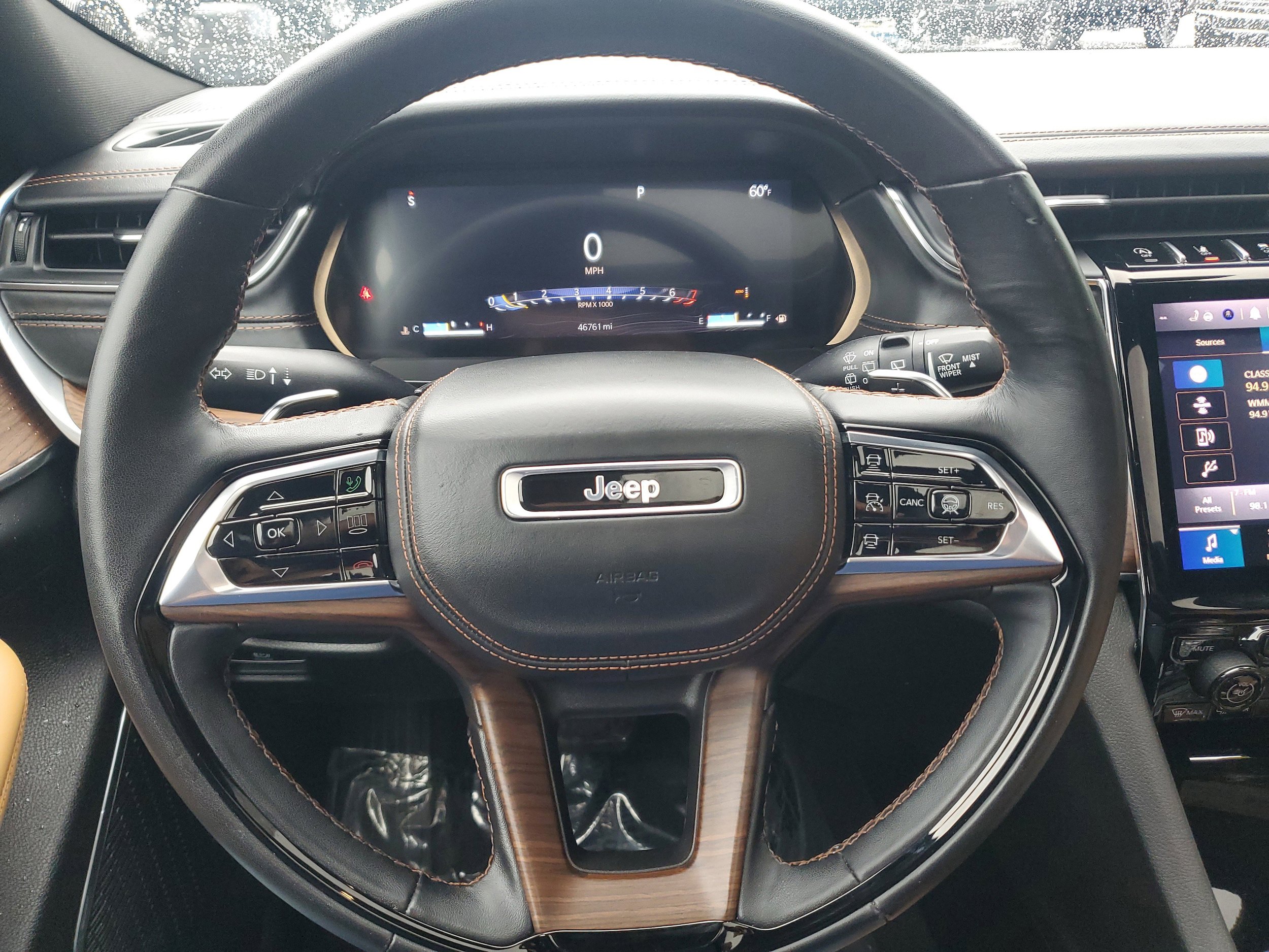 Used 2022 Jeep Grand Cherokee Summit w/ Luxury Tech Group V image 19