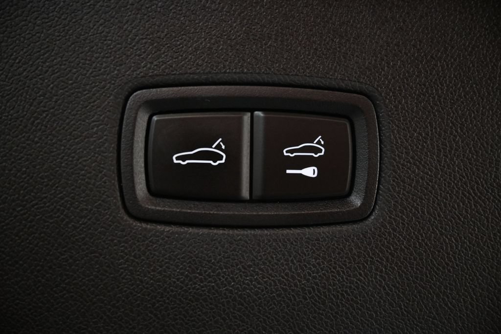 Certified 2024 Porsche Cayenne Turbo AWD/4WD image 30