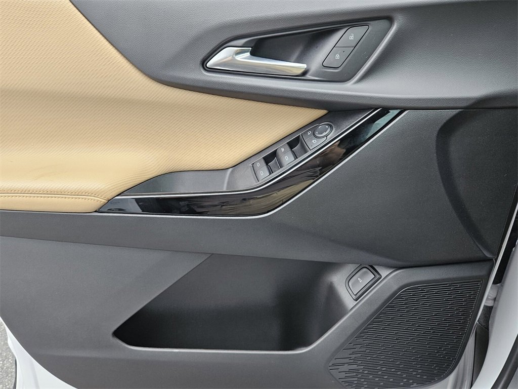 Used 2025 Chevrolet Equinox ACTIV w/ Safety and Technology Package image 25