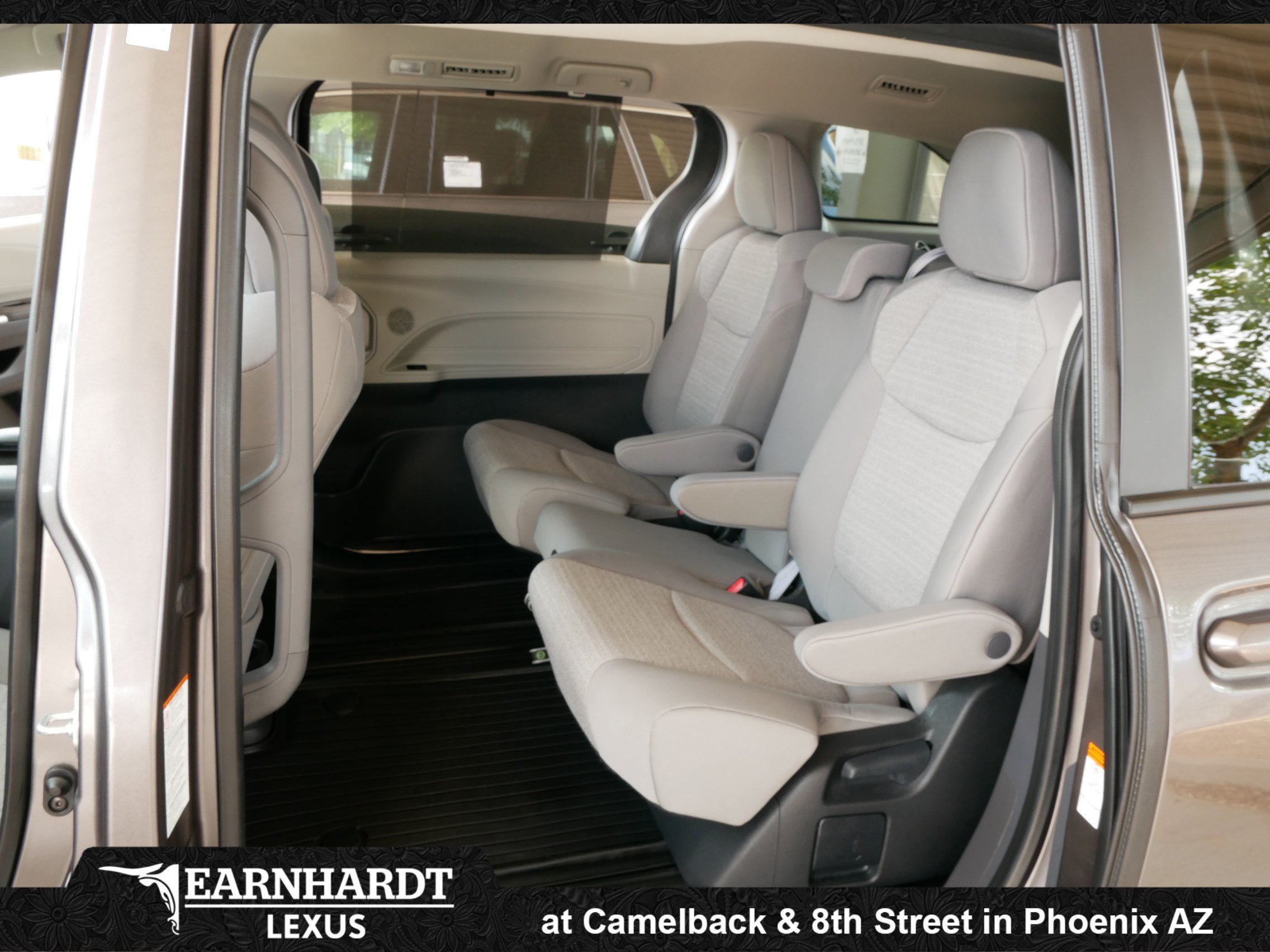 Used 2023 Toyota Sienna LE FWD image 18