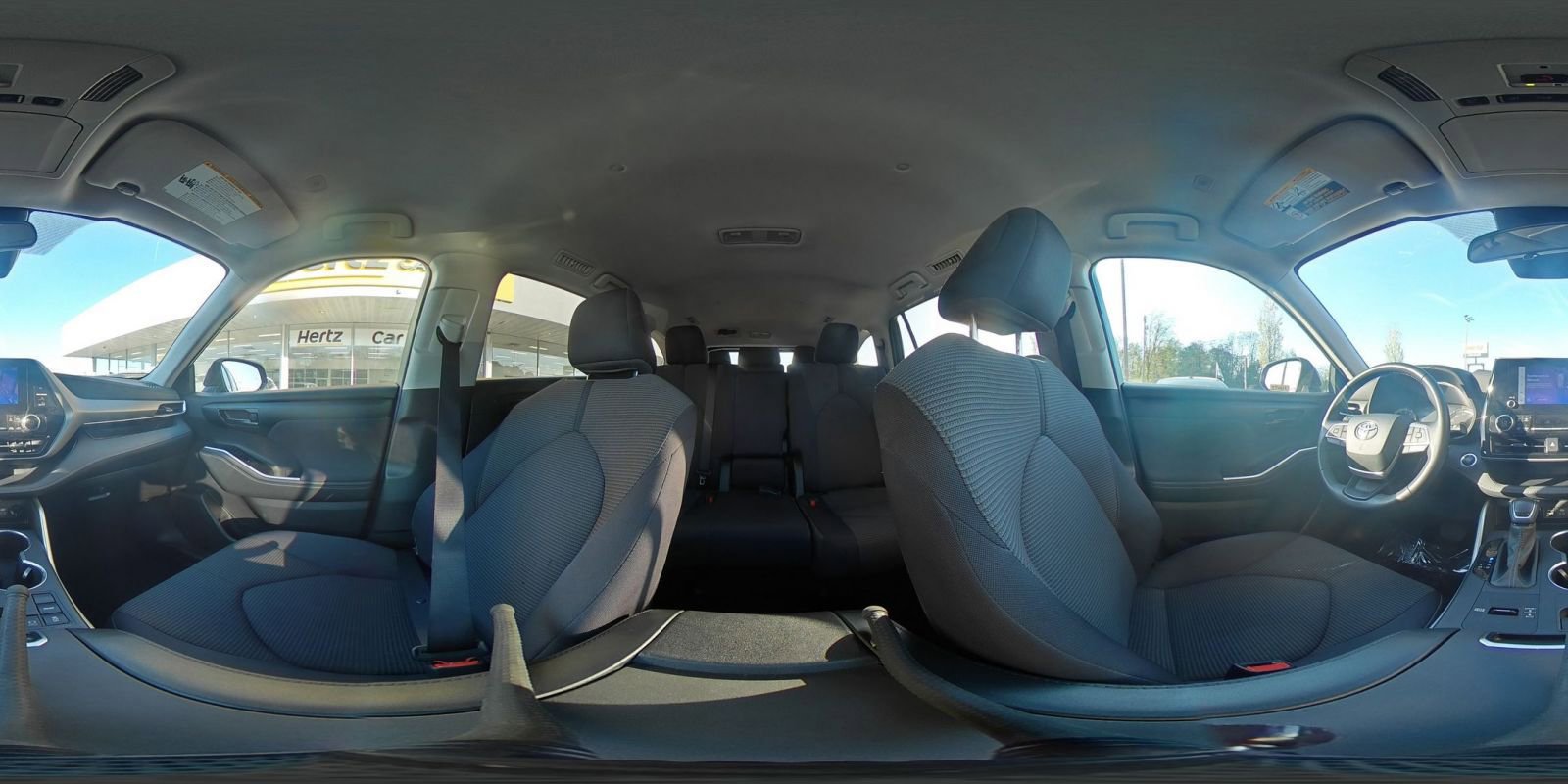 Used 2025 Toyota Highlander LE FWD image 43