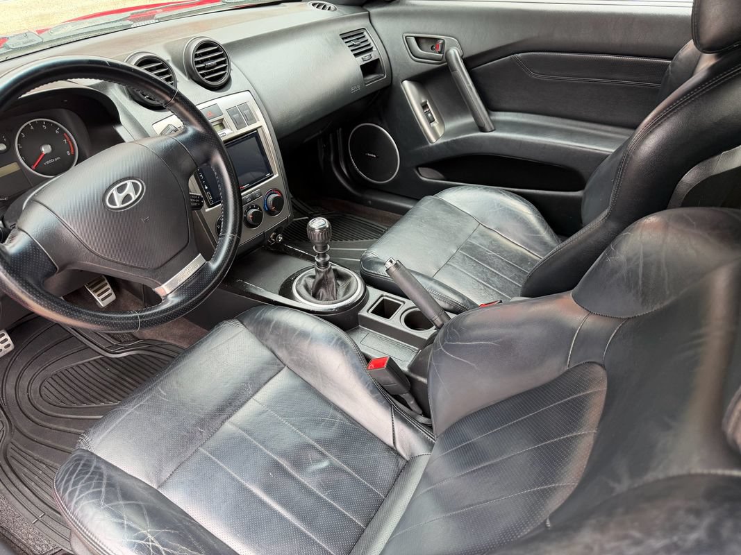 Used 2004 Hyundai Tiburon GT FWD image 15