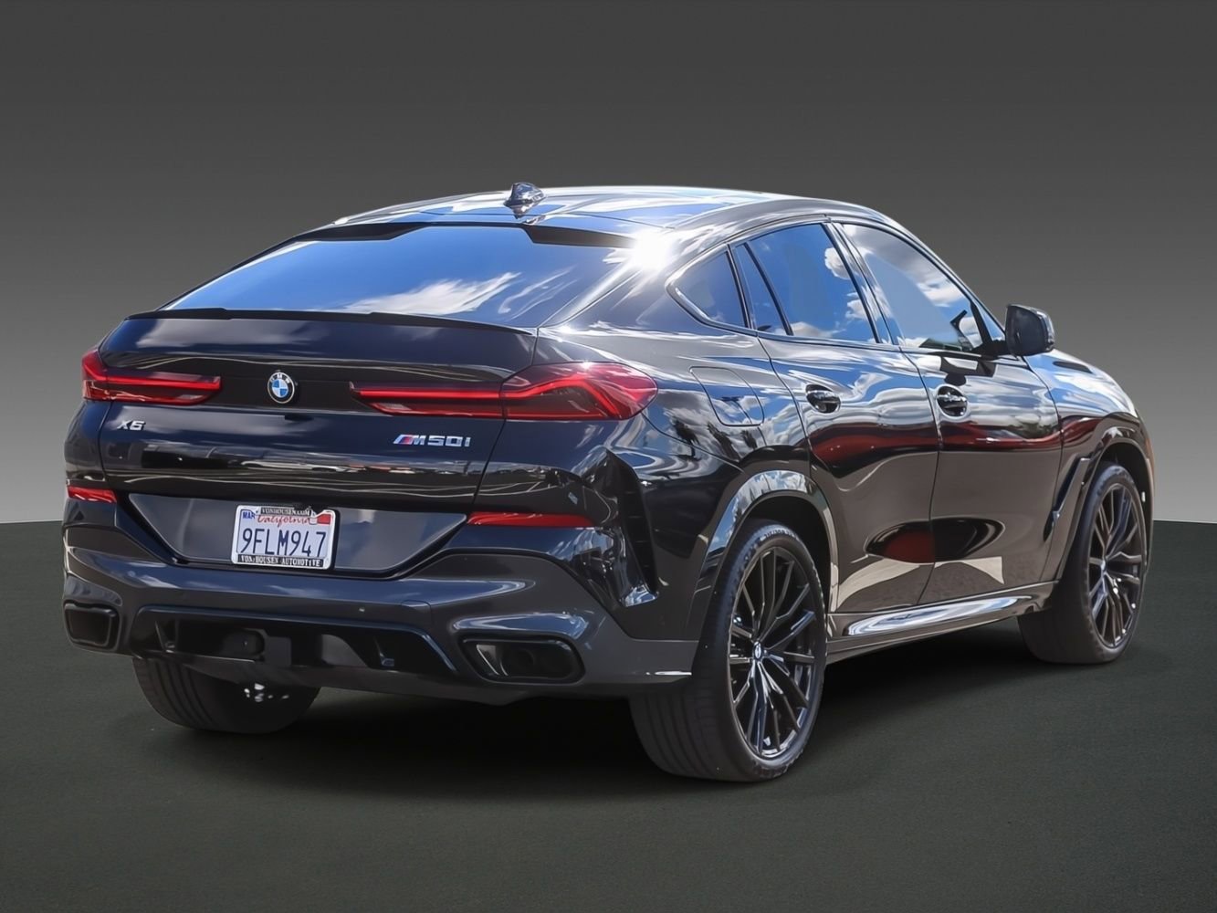 Used 2023 BMW X6 M50i w/ Executive Package image 4