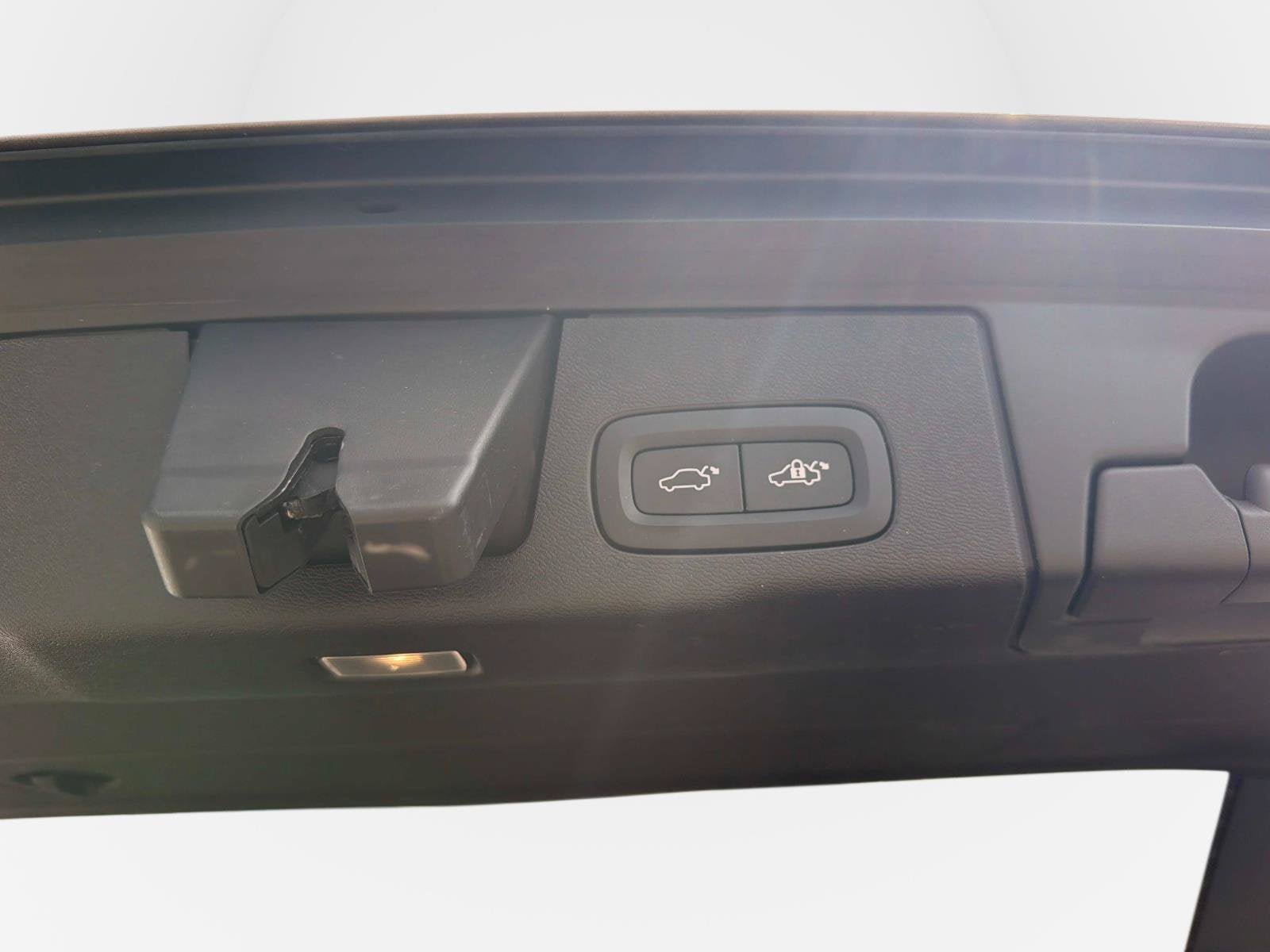 Certified 2024 Volvo XC60 B5 Plus w/ Protection Package Premier AWD/4WD image 12