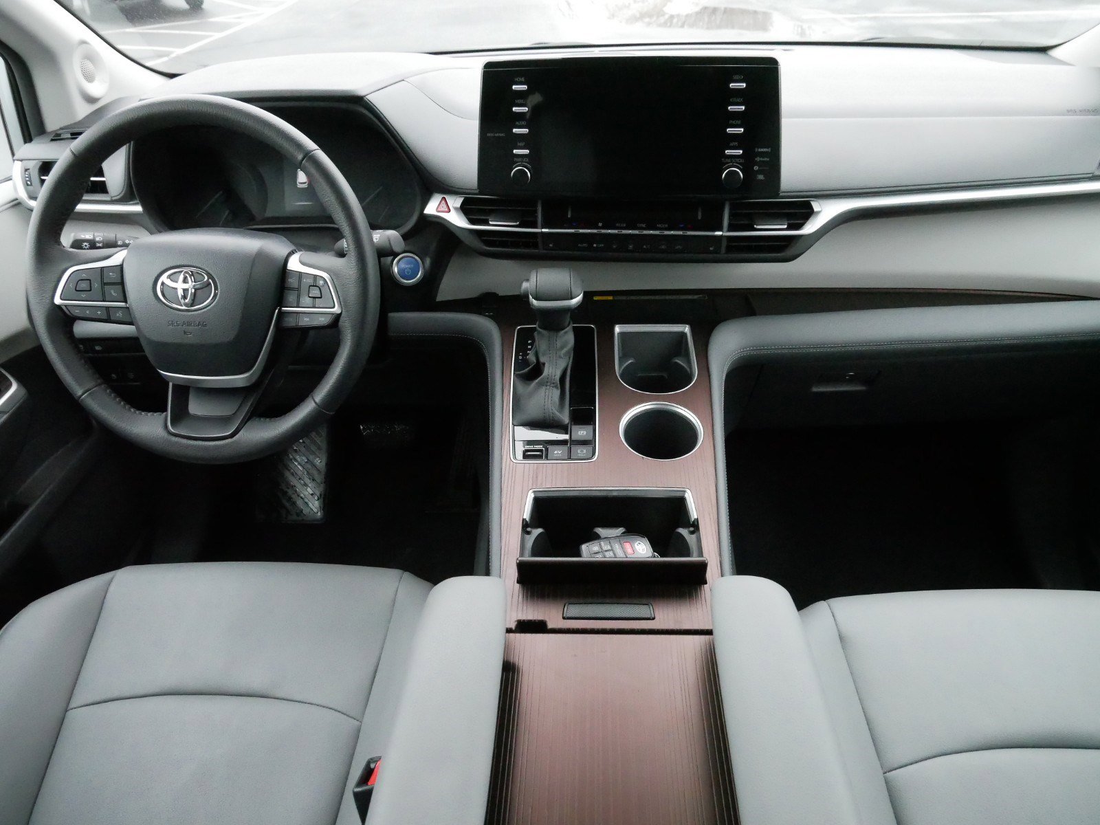 New 2024 Toyota Sienna XLE image 10