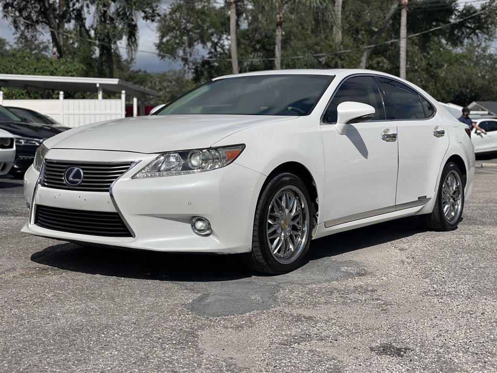 Used 2015 Lexus ES 300h w/ Navigation System Package FWD image 10