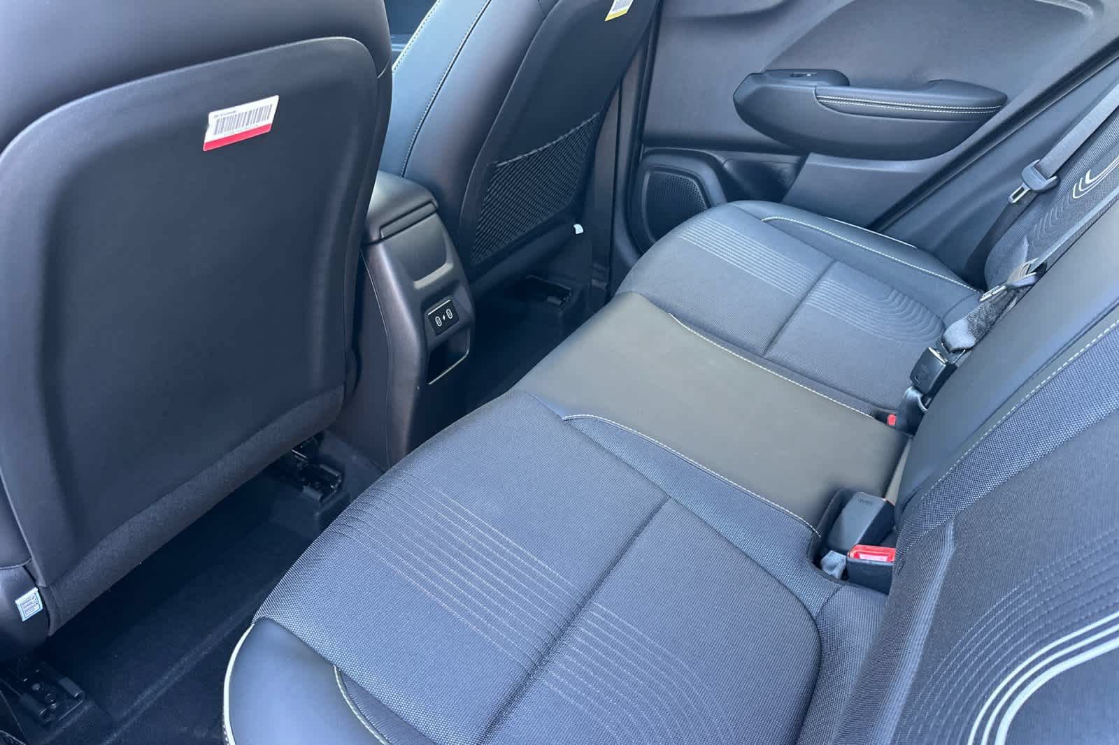 Used 2026 Hyundai Venue SEL FWD image 4