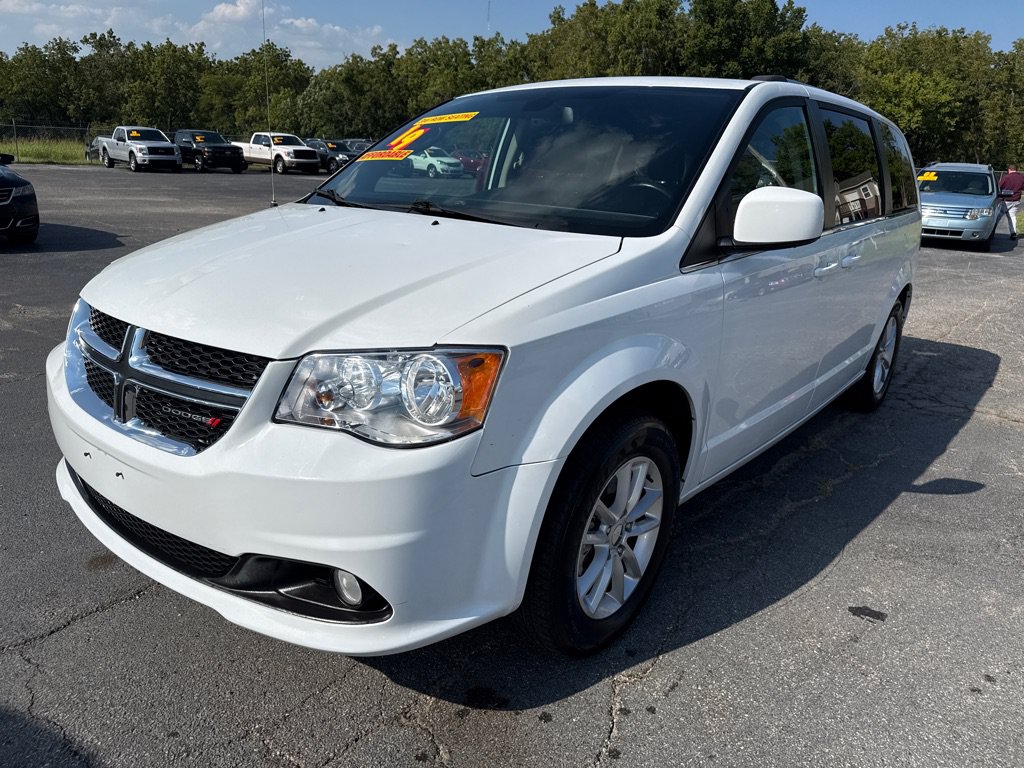 Used 2019 Dodge Grand Caravan SXT FWD image 2