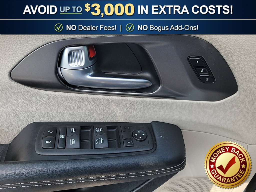 Used 2024 Chrysler Pacifica Touring-L FWD image 11
