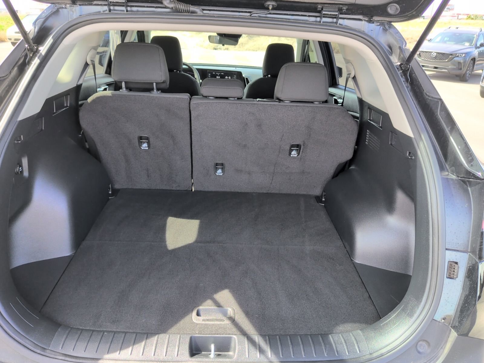 Used 2025 Kia Sportage LX image 11