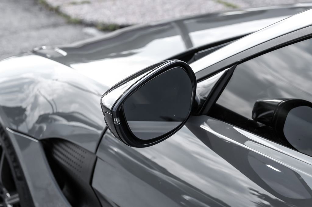 Used 2020 Aston Martin V8 Vantage Coupe RWD image 38