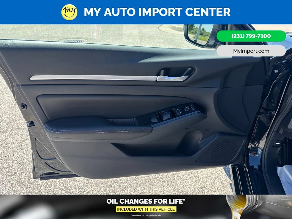 Used 2024 Nissan Altima 2.5 SR w/ SR Premium Package AWD/4WD image 10