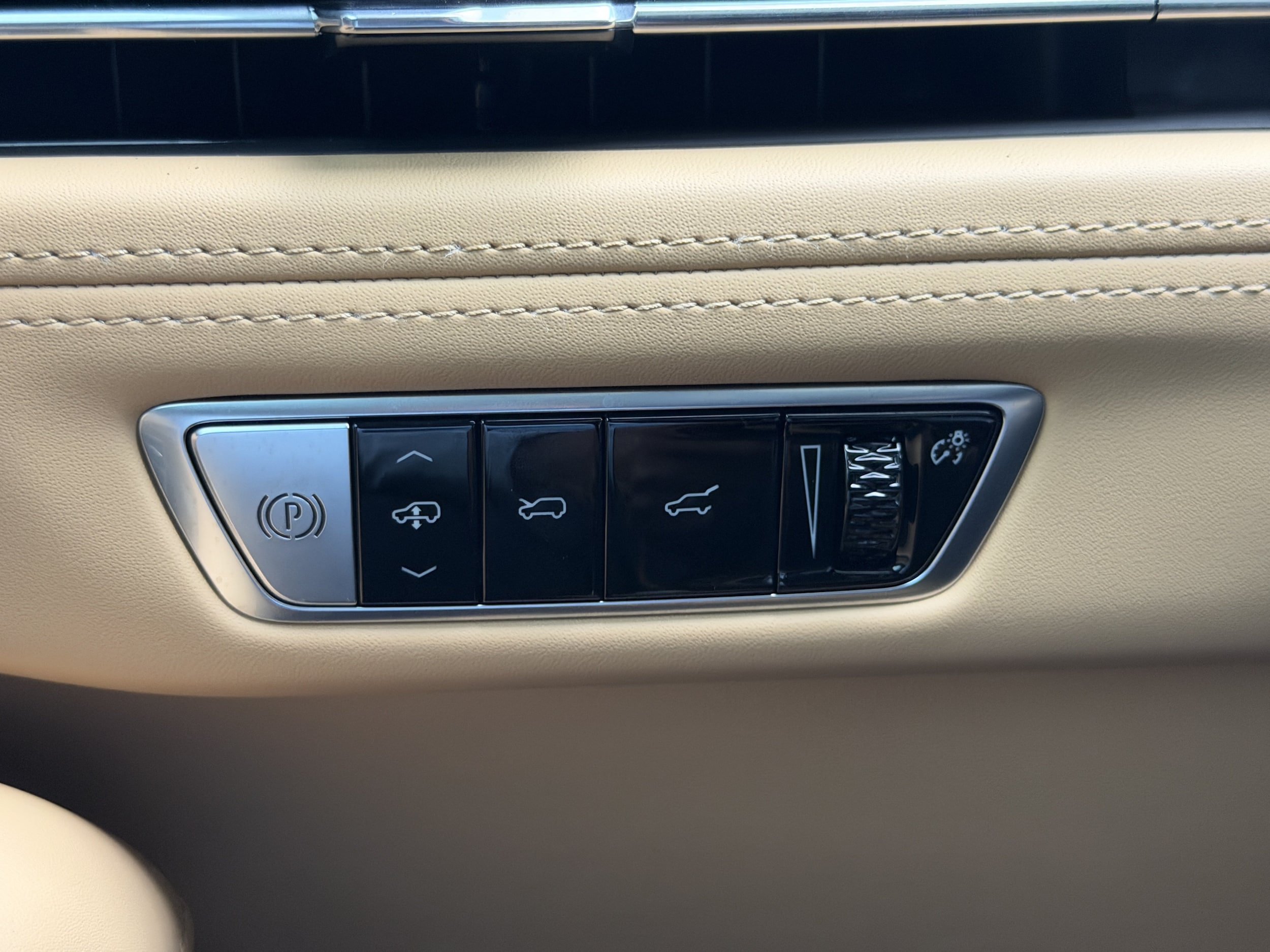 New 2026 Cadillac Escalade IQL Sport 2 w/ LPO, ONYX Package AWD/4WD image 25