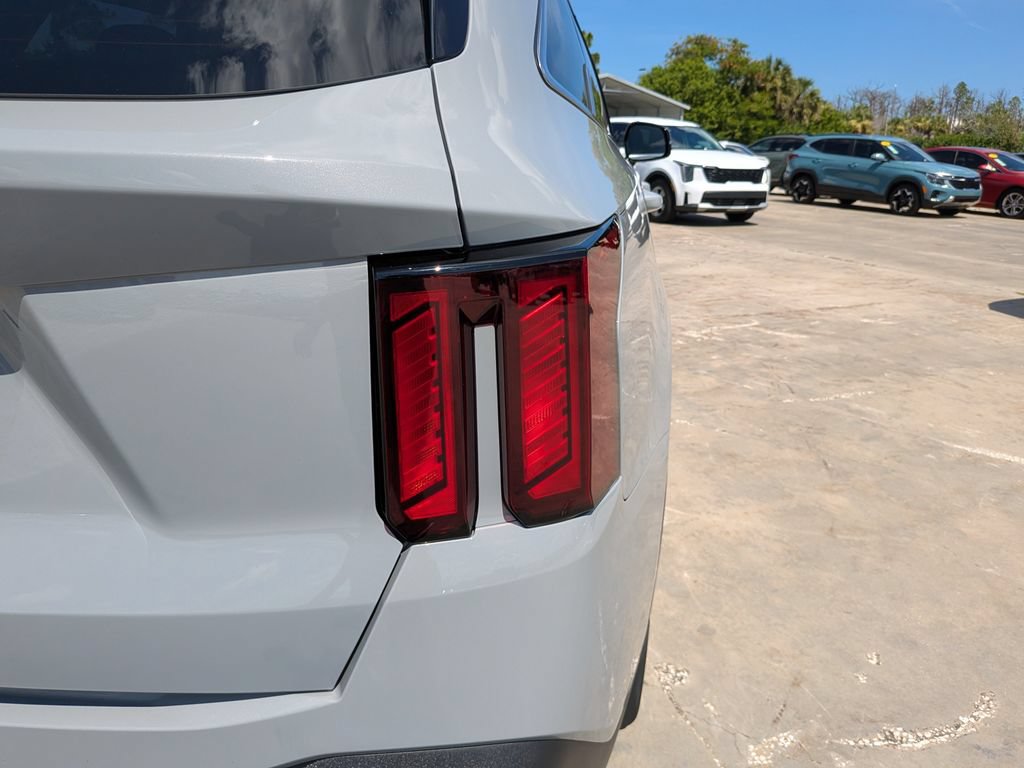 Certified 2025 Kia Sorento S w/ Panoramic Sunroof Package FWD image 11