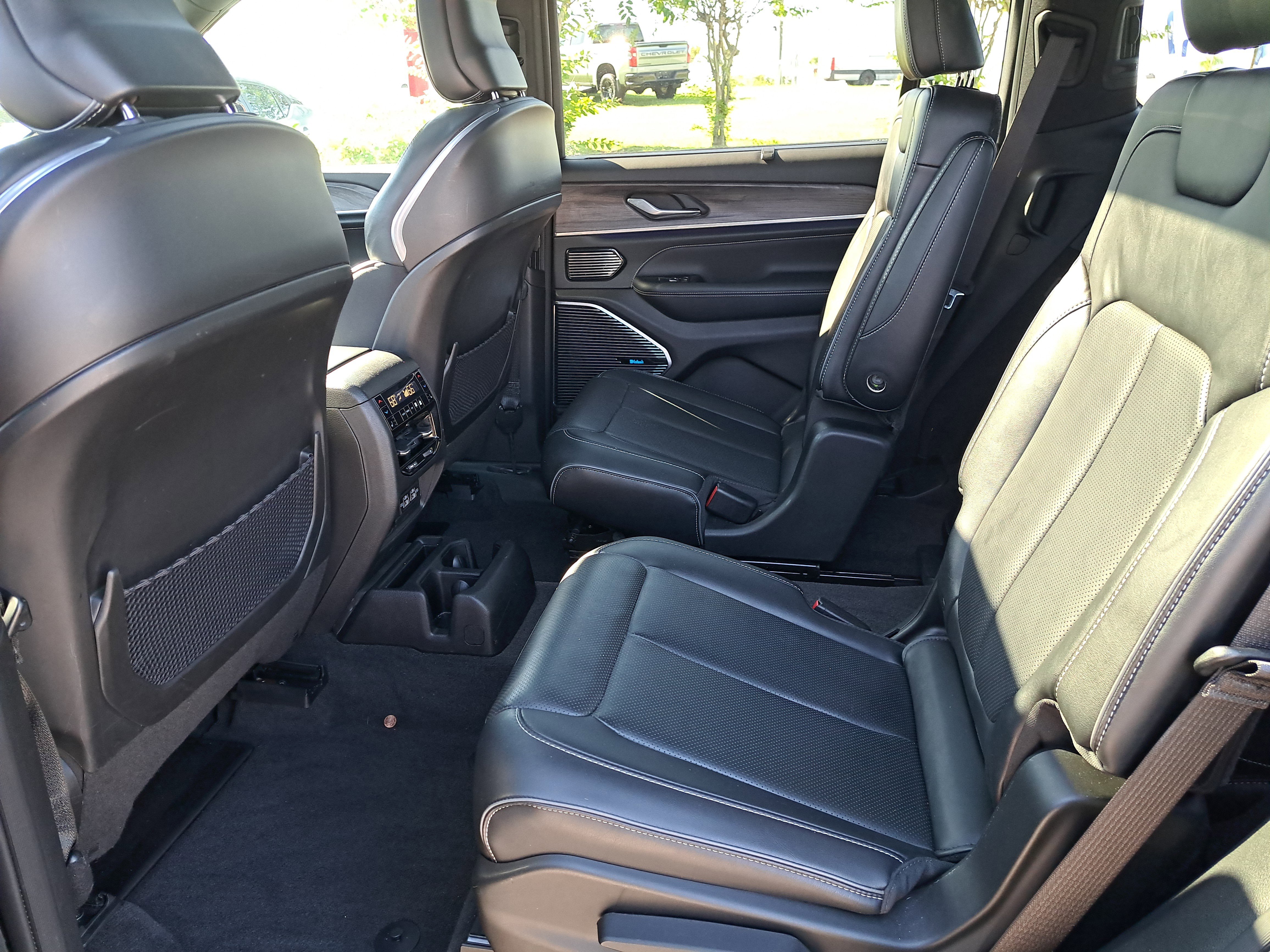 Used 2021 Jeep Grand Cherokee L Overland w/ Luxury Tech Group IV image 17