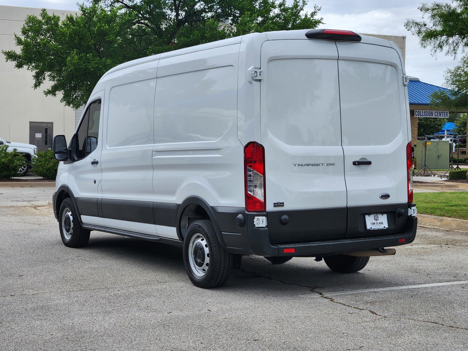 Used 2024 Ford Transit 250 148 Medium Roof RWD image 4