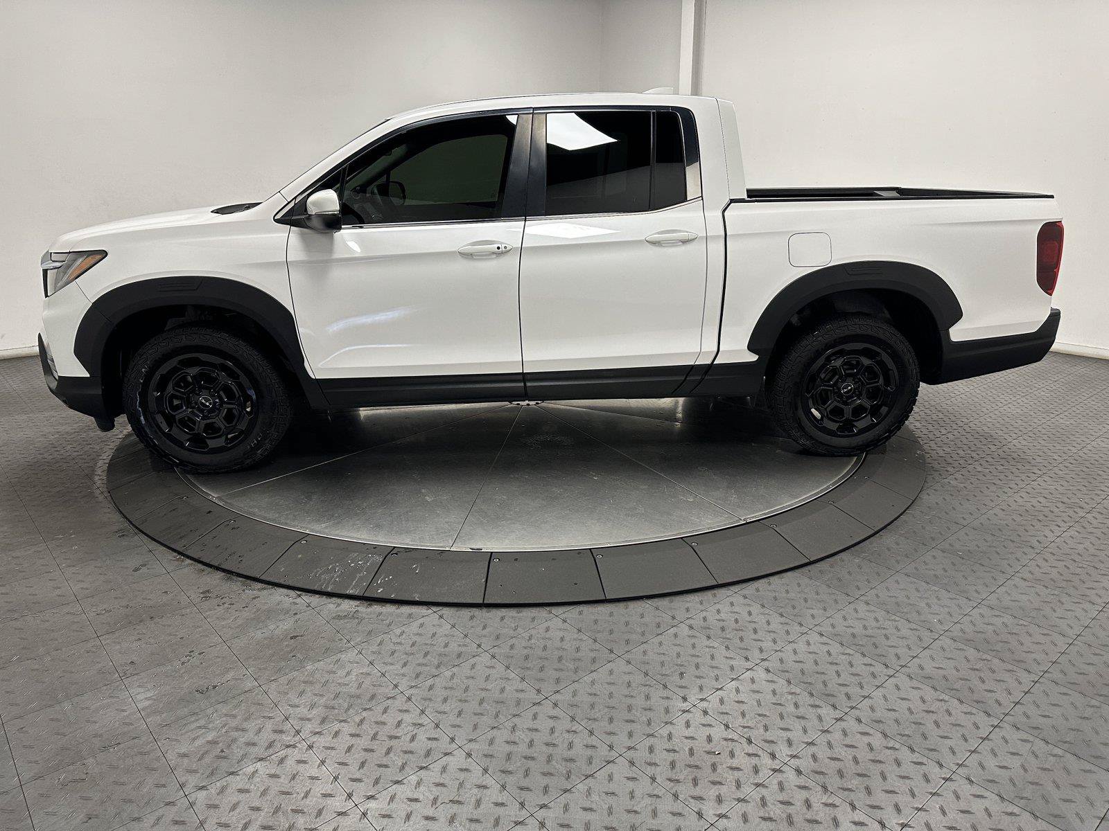 Certified 2025 Honda Ridgeline RTL+ image 8