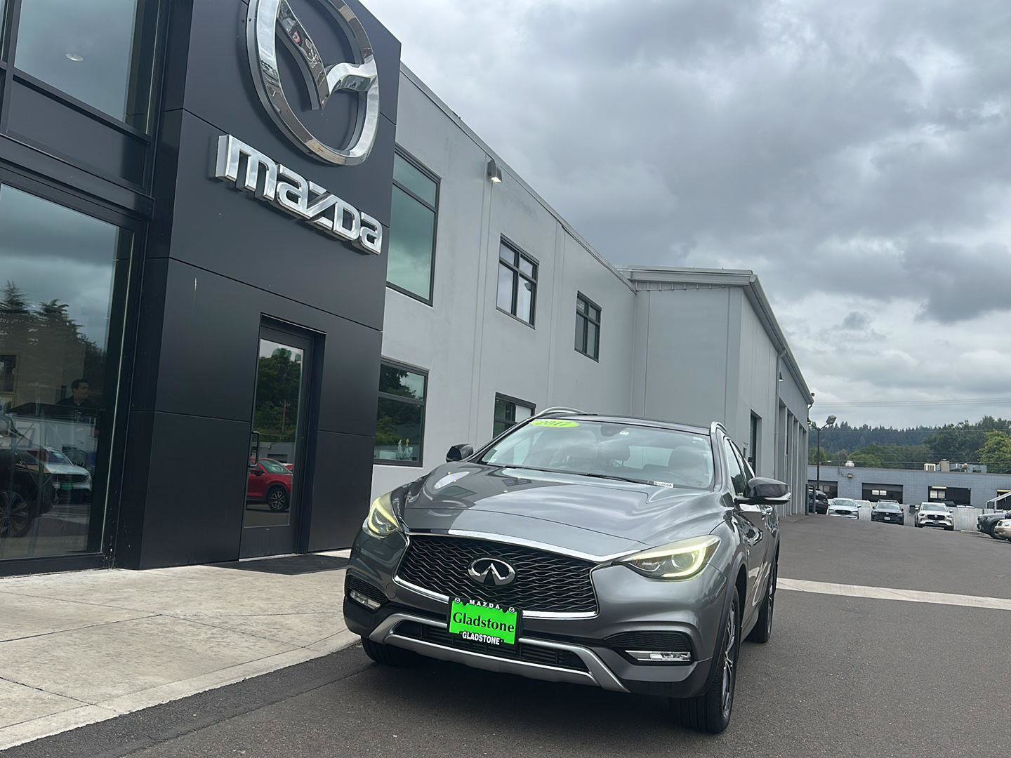 Used 2017 INFINITI QX30 Premium AWD/4WD image 4