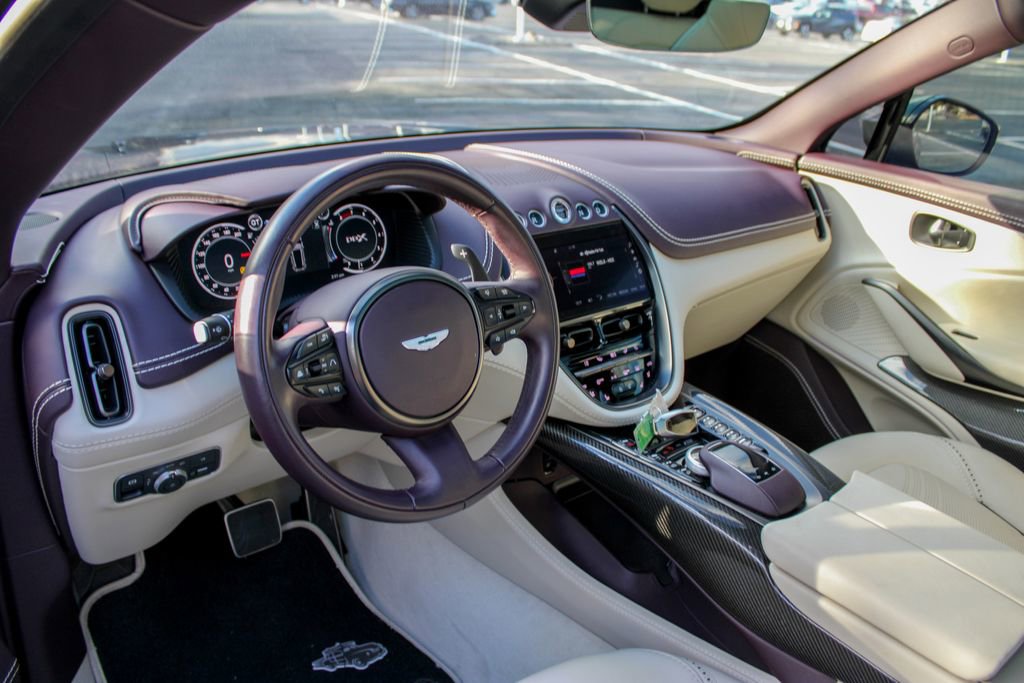 Used 2023 Aston Martin DBX image 9