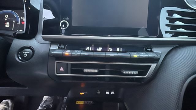 Used 2025 Toyota Camry SE image 21