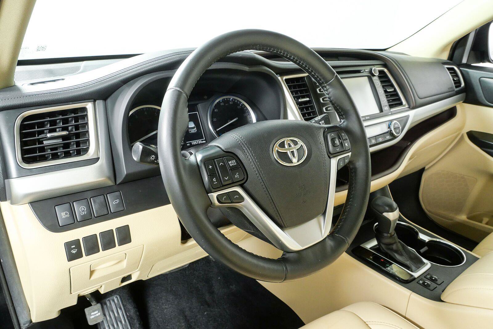 Used 2019 Toyota Highlander XLE AWD/4WD image 4