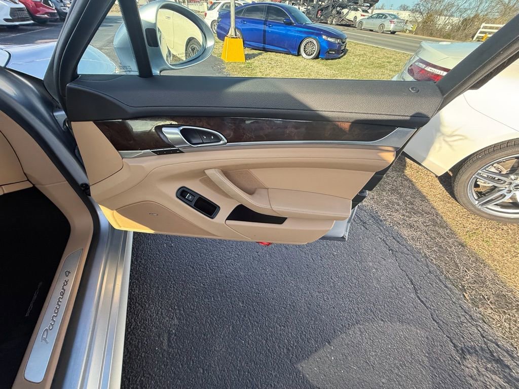Used 2015 Porsche Panamera 4 image 21