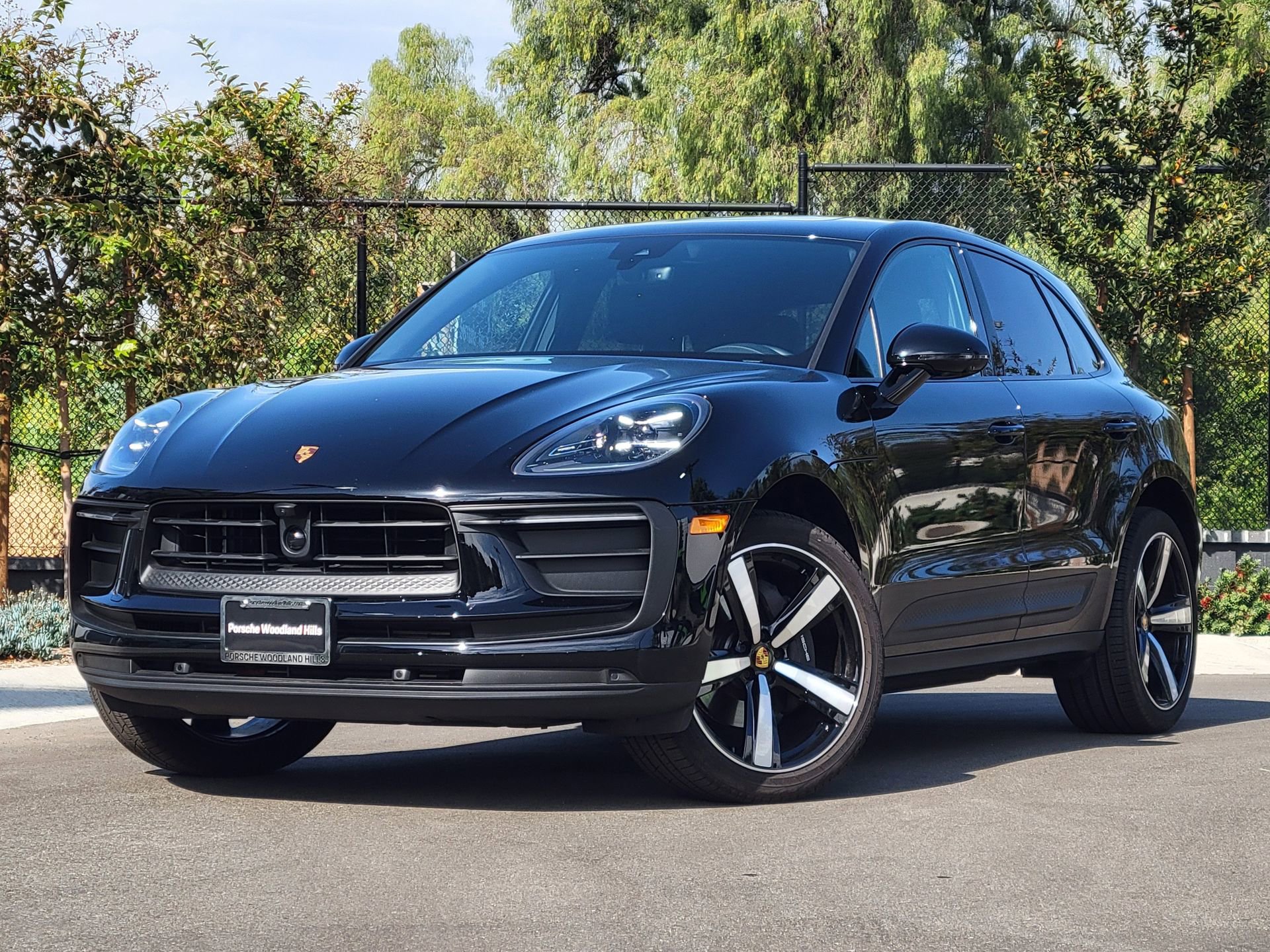 Used 2025 Porsche Macan image 1