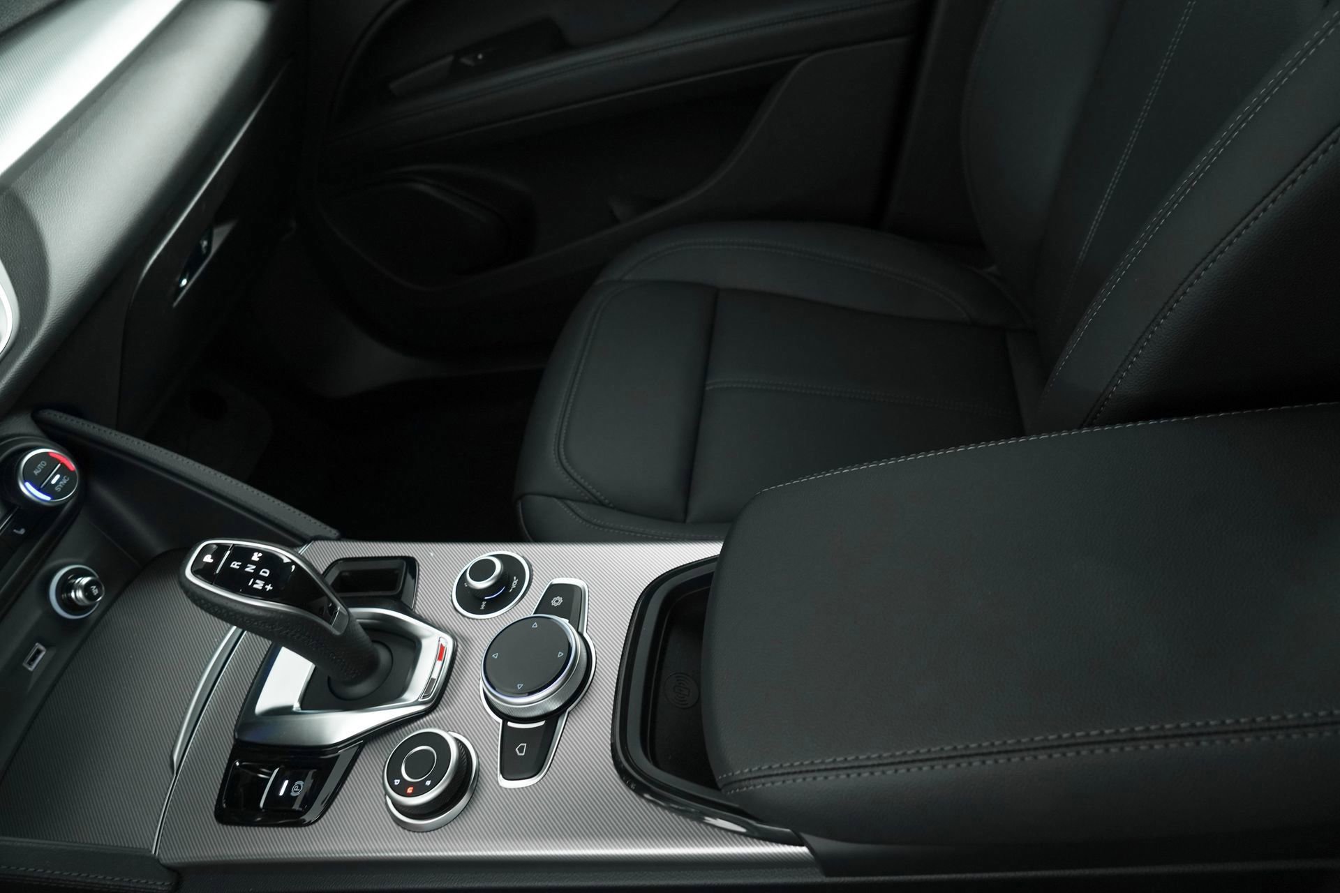 New 2025 Alfa Romeo Stelvio Sprint image 28