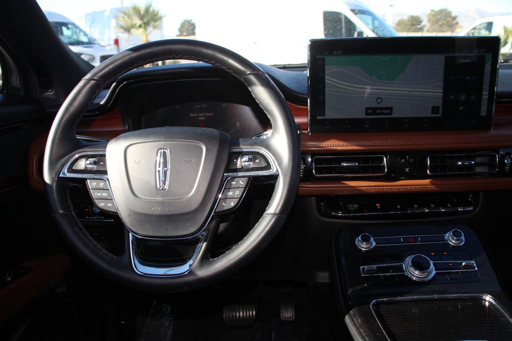 Used 2023 Lincoln Nautilus Reserve w/ Monochromatic Package image 12