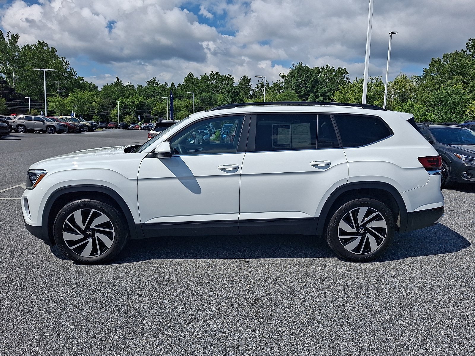Used 2024 Volkswagen Atlas SE w/ Panoramic Sunroof Package AWD/4WD image 7