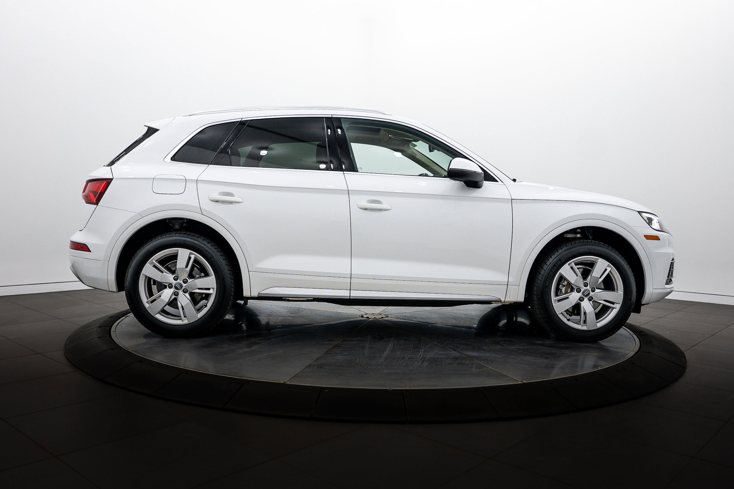 Certified 2019 Audi Q5 2.0T Premium Plus w/ Premium Plus Package AWD/4WD image 3