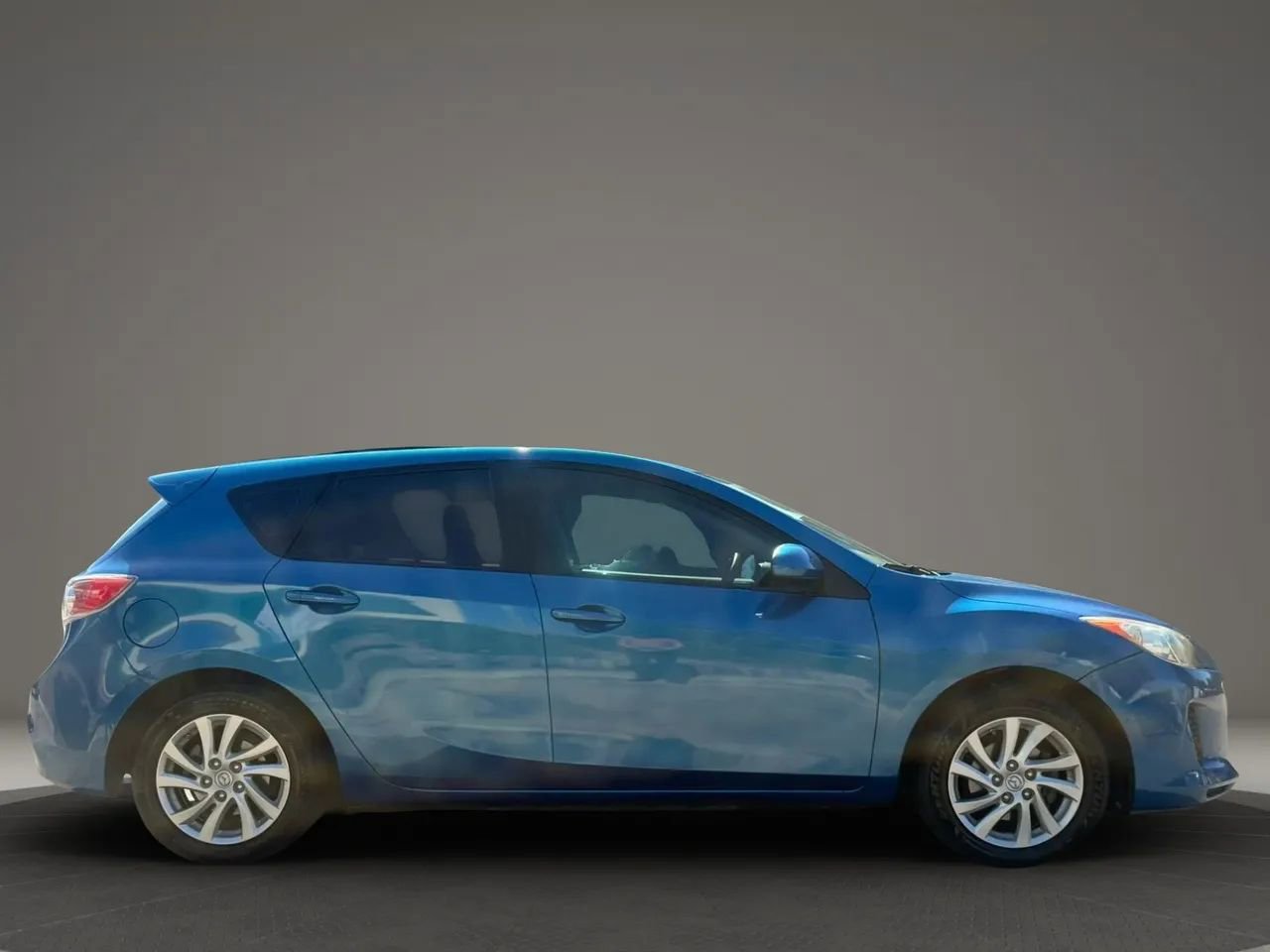 Used 2012 MAZDA MAZDA3 i Touring FWD image 4