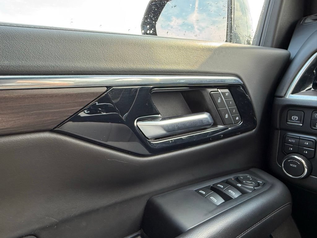 Used 2025 Chevrolet Tahoe Z71 AWD/4WD image 11