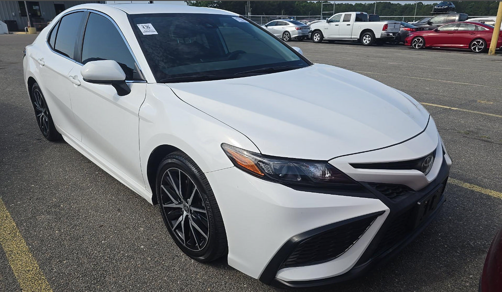 Used 2021 Toyota Camry SE FWD image 4