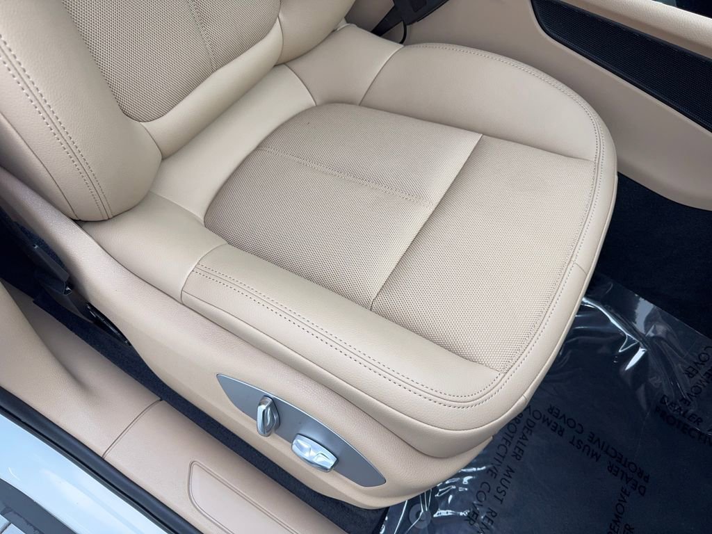 Used 2025 Porsche Macan Turbo image 45