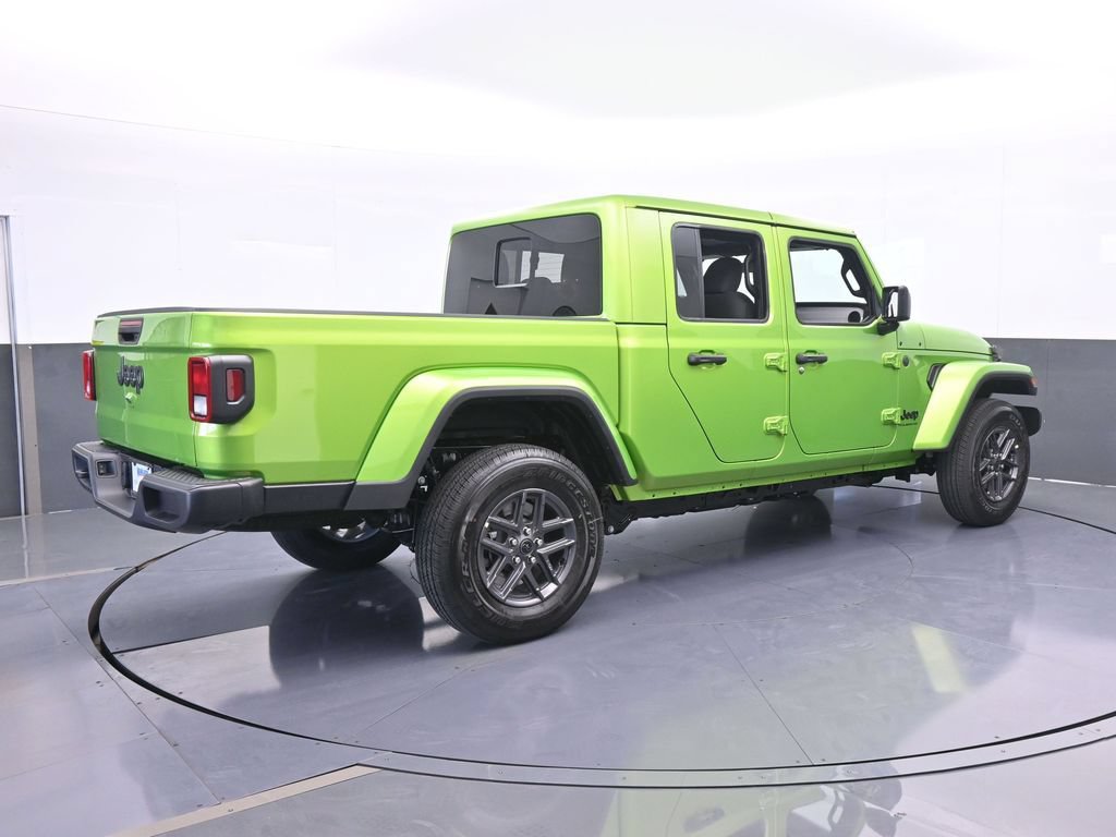 Used 2025 Jeep Gladiator Sport AWD/4WD image 6