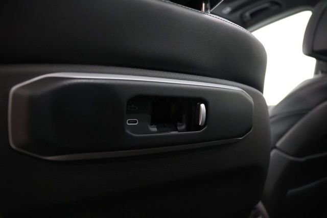Used 2024 BMW X5 xDrive40i w/ M Sport Package AWD/4WD image 39