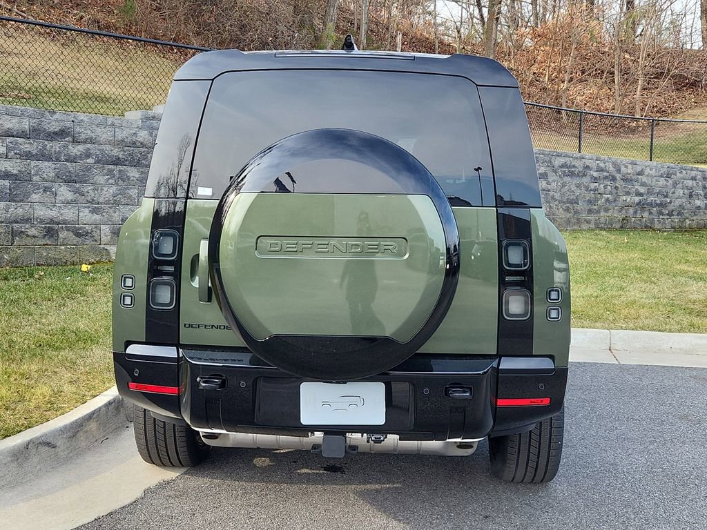 New 2026 Land Rover Defender 130 X-Dynamic SE image 7