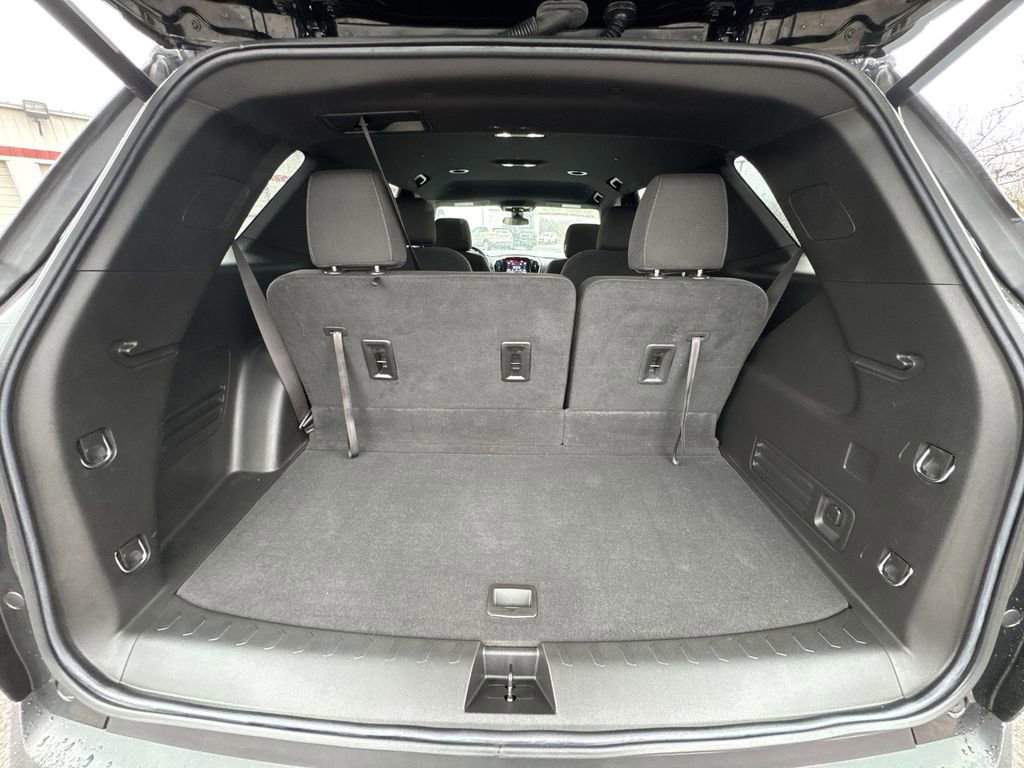 Used 2023 Chevrolet Traverse LT image 24