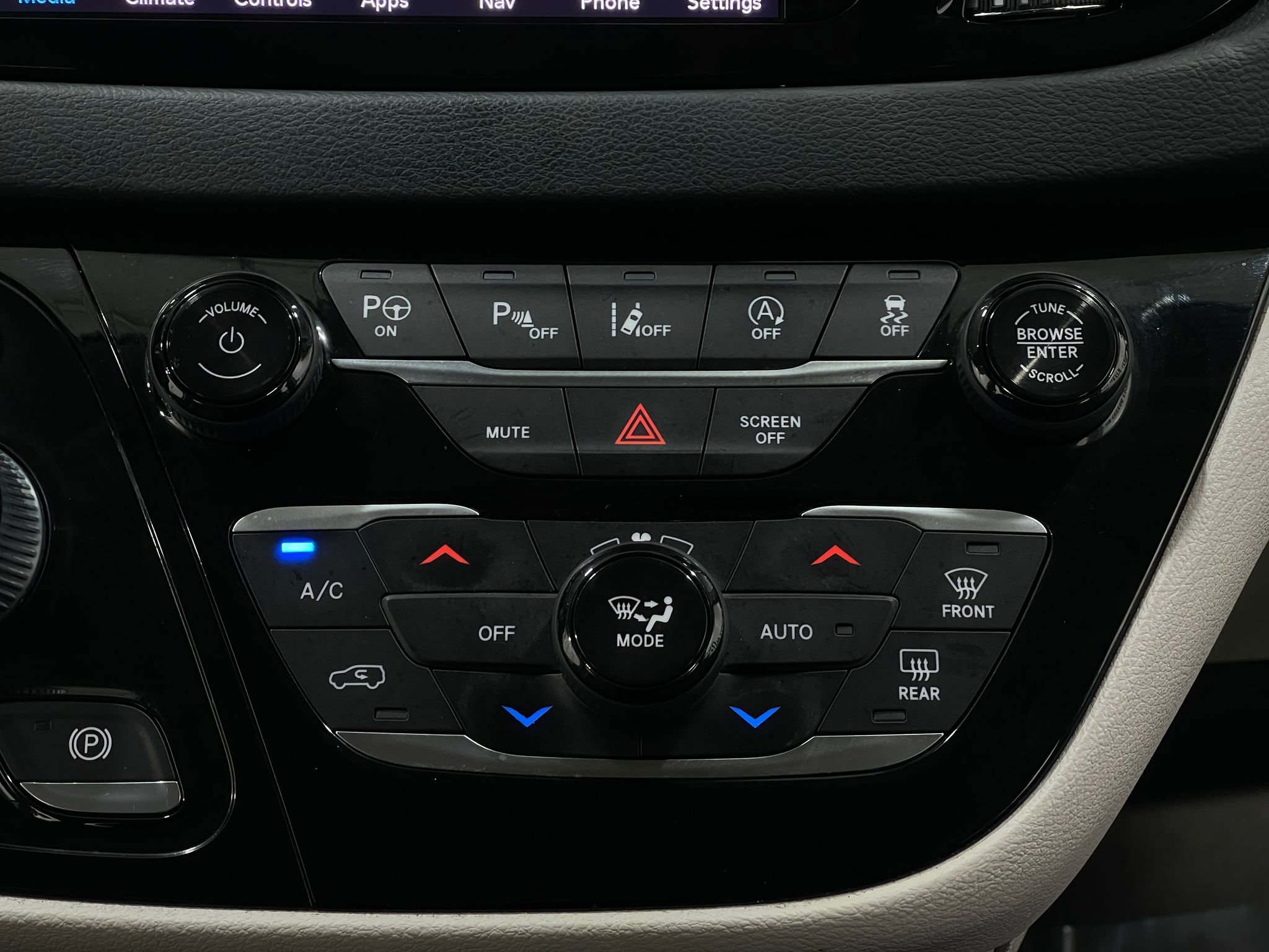 Used 2019 Chrysler Pacifica Touring-L Plus w/ Advanced Safetytec Group FWD image 25