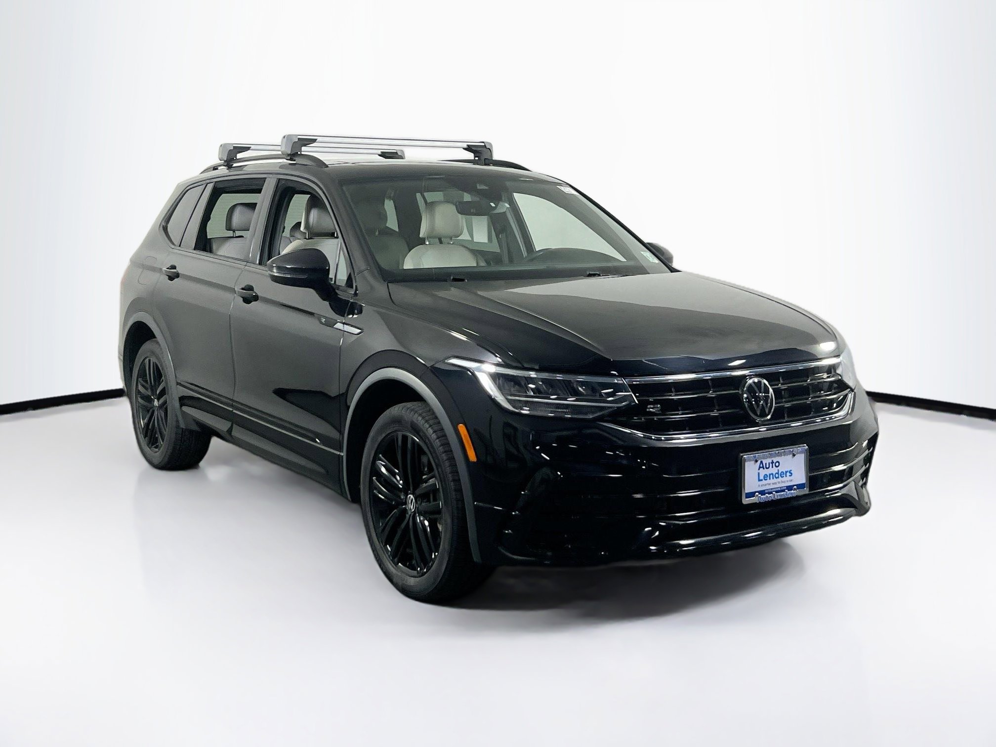 Used 2022 Volkswagen Tiguan SE R-Line image 3
