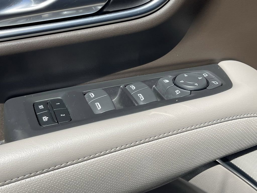 Used 2021 GMC Yukon XL SLT w/ SLT Luxury Package image 22