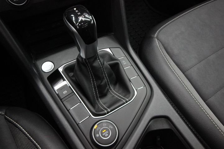 Used 2022 Volkswagen Taos SE w/ Panoramic Sunroof Package AWD/4WD image 22